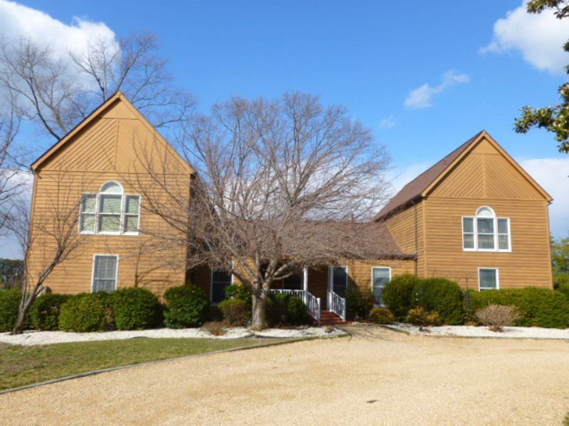 Beautiful Waterfront Home, Farm for Sale in Virginia, 61360 FARMFLIP