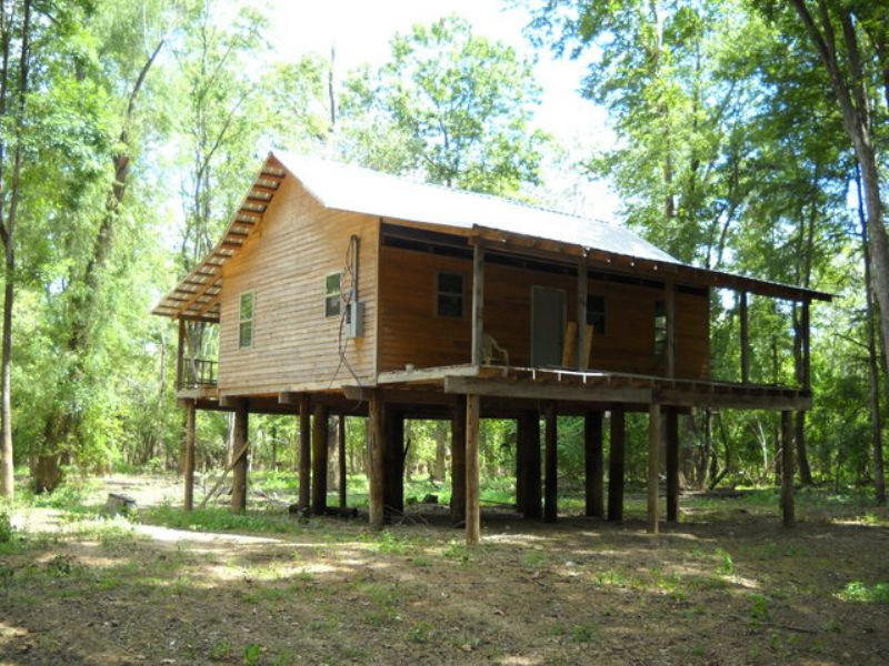 Cabin On White River Farm for Sale in Devalls Bluff