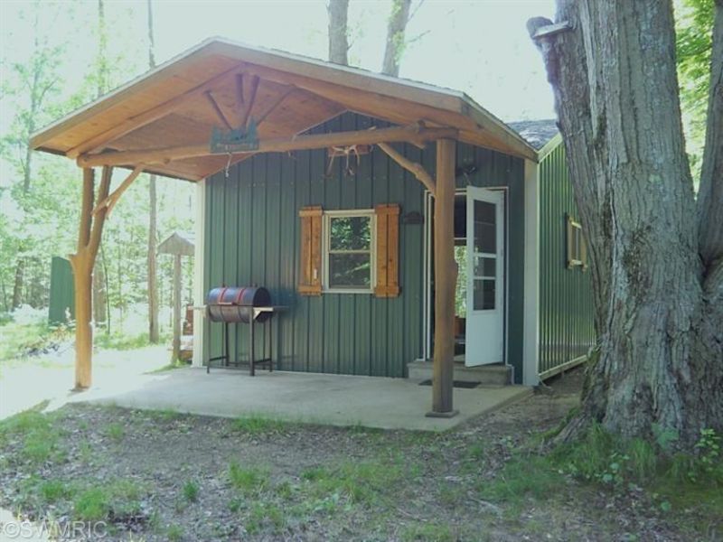 Triple Threat Hunting Camp : Big Rapids : Mecosta County : Michigan