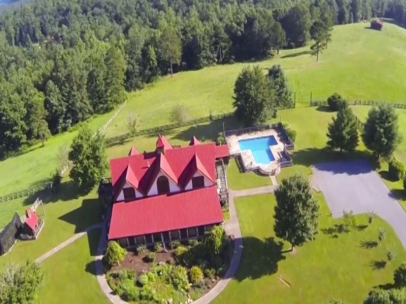 Horse Ranch Bordering National Park, Farm for Sale in Tennessee, 67656