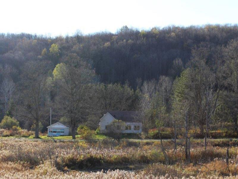 97 Acres Farmhouse Borders Forest : Deruyter : Madison County : New York