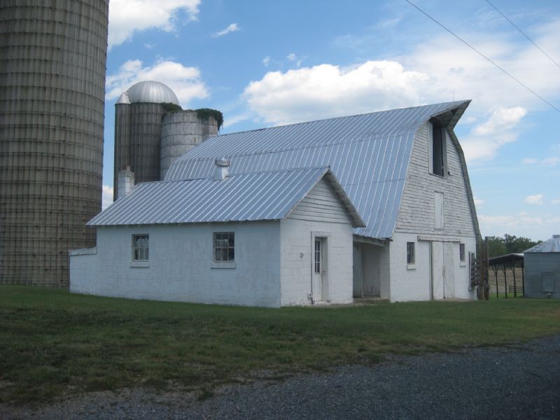 370 Acre Farm with Lake Frontage : Farmville : Prince Edward County : Virginia