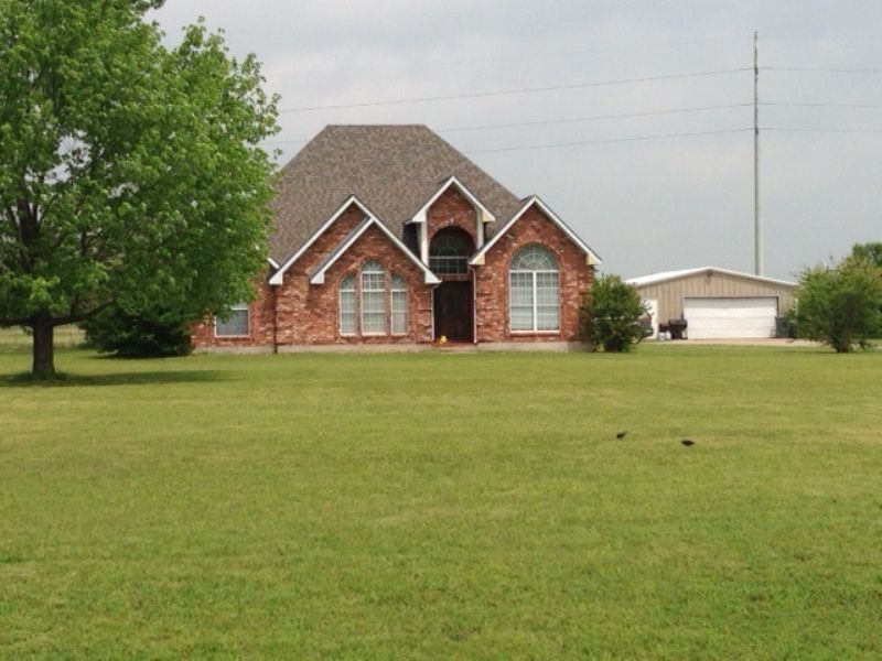 Custom Built Home In The Country Farm for Sale in Wolfe City, Hunt
