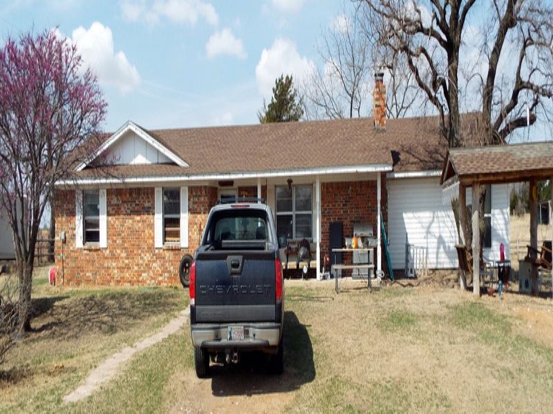 Brick Home- Up To 158 Acres : Oakwood : Dewey County : Oklahoma