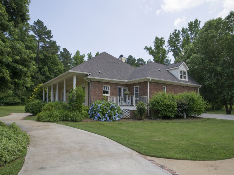 Custom Ranch with Airstrip, Hanger : Madison : Morgan County : Georgia