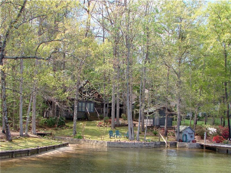 The Lake House, Farm for Sale in 79201 FARMFLIP