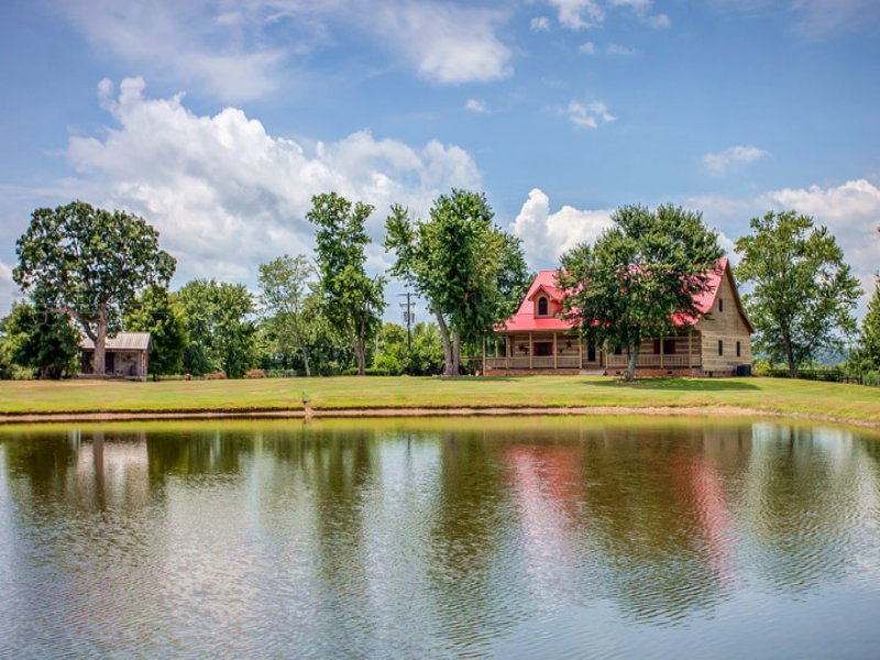 Custom Log Cabin On Duck River, Farm for Sale in Tennessee, 94440