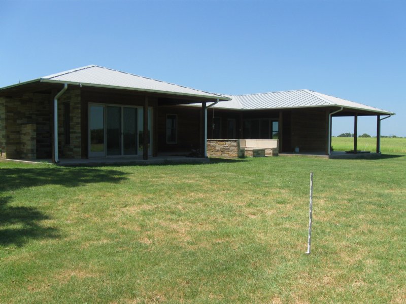 55+ Acres with 2 Homes & Barn : Stephenville : Erath County : Texas