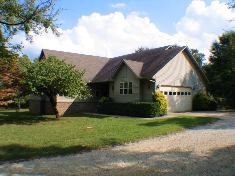 Beautiful Home On 10 Ac +/, Farm for Sale in Arkansas, 99241 FARMFLIP